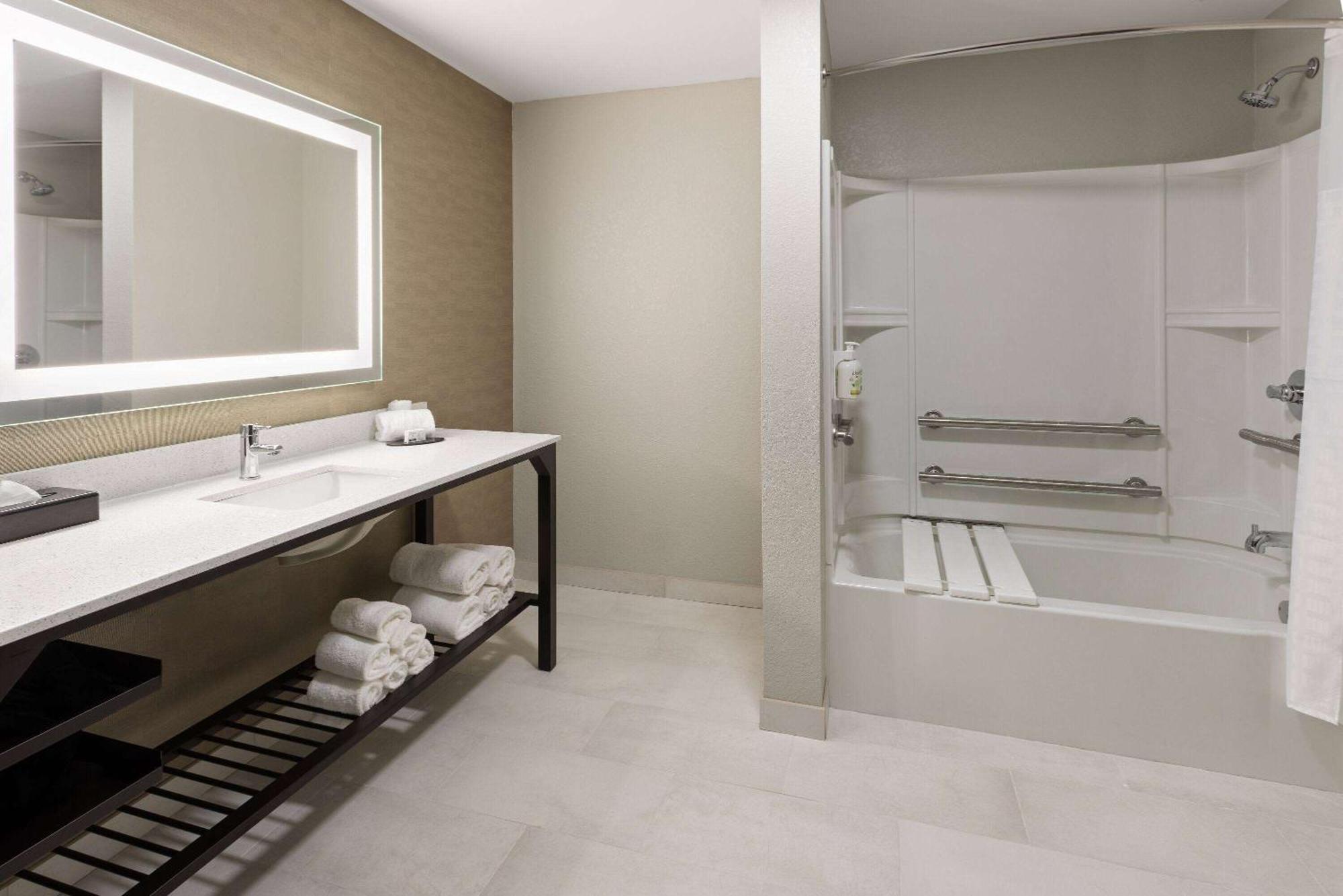 La Quinta Inn & Suites By Wyndham Memphis I-240 Ngoại thất bức ảnh